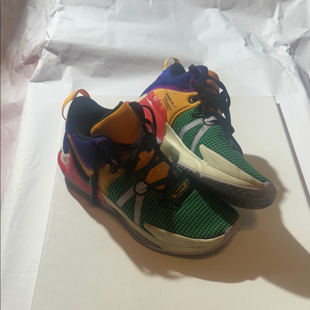 Nike LeBron Witness VII HO 22 Multicolor Men's Performance Basketball Sneakers